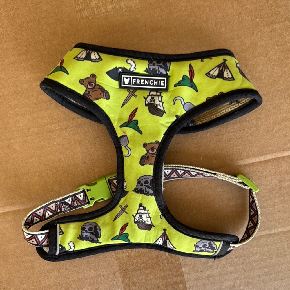 Frenchi reversible Harness - never land print